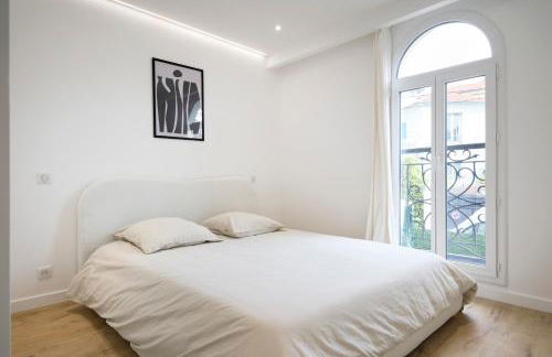 VILLA DES PERGOLAS -6 Bdrs - 5 bathrs -Parking -Jardin -JACUZZI -TRAMstation , 10 min beach - Foto 6