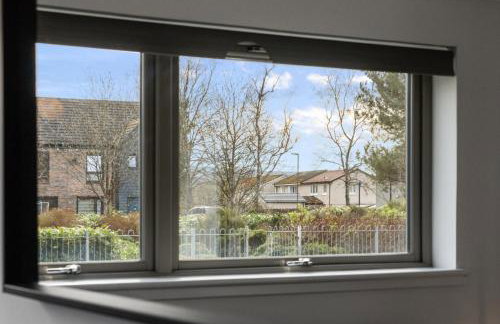 Modern Stirling Apartment - Free Parking - Photo 38