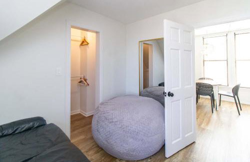 Chi-Town Hideout #2 - Near Metra - Foto 18