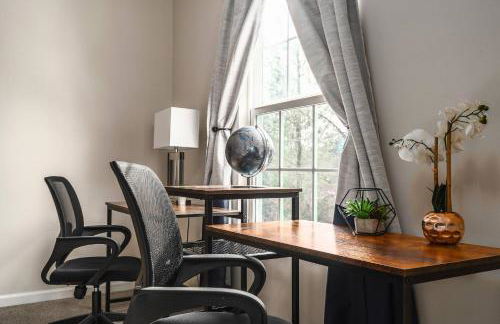 Spacious & Serene Family Gem: Games, Office, Yard! - Foto 11