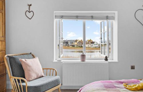 Bumble Cottage, Torcross - Heart of Torcross - Log burner - Ley views - Foto 18