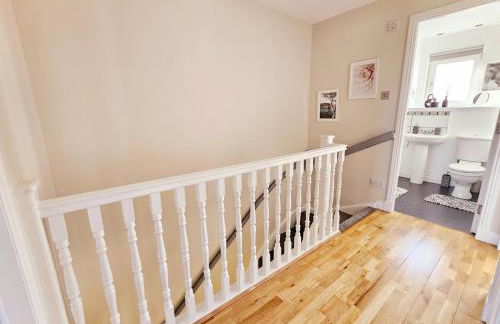 Modern 5 Bedroom Townhouse with Free Parking - Foto 69