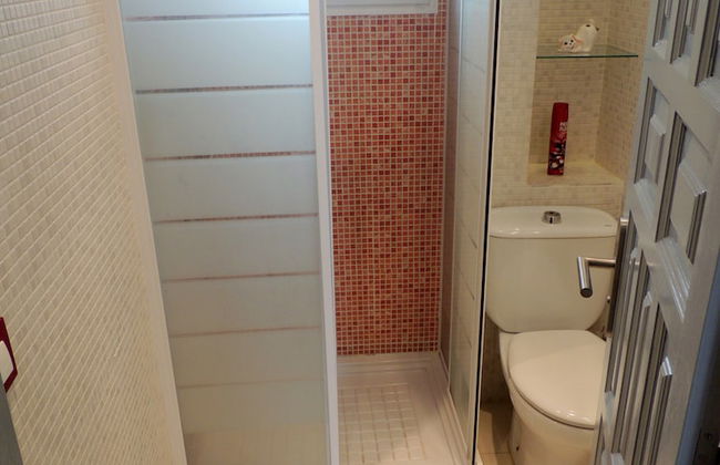 Apartment by Roses Beach With Pool - Photo 13