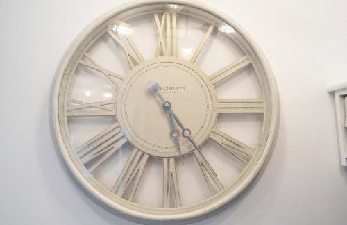 5 Min to Heathrow & Uxbridge Station with Parking - Photo 23