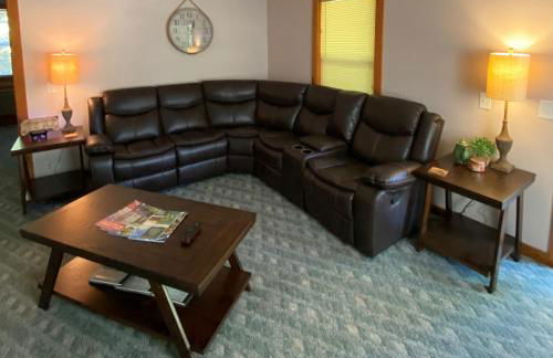 Black Bear Cabin - Giant Spa Tub, Peaceful Location - Foto 3