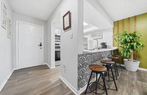 Modern 2BR2BA w King Bed, Pool Gym #10 - Foto 21