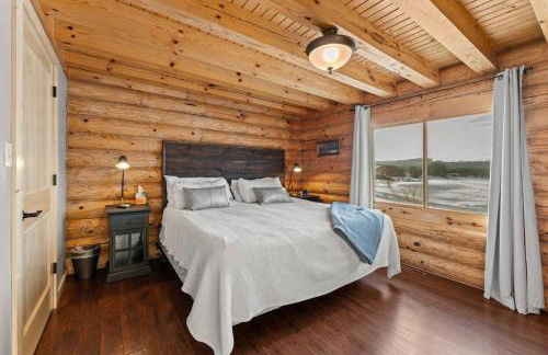 Spacious 4BR Cabin • Sleeps 12 • Games •Near Dells - Foto 15