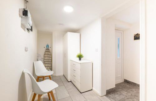 Large One Bedroom Apartments Southsea Sleeps 3 - Free Parking - Foto 21