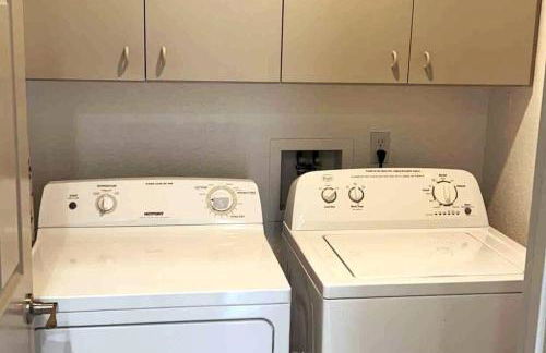 Spacious Getaway! Pool, Spa, Sleeps 9 - Foto 26