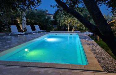 Charming Orange Apartment with Private Pool and Garden Oasis - Foto 37