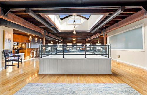 KING Penthouse Sleep8 4Bed 3BR 2BA Swepson Loft - Foto 46