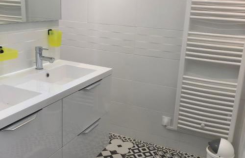 Gîte tout confort près du circuit des 24H du Mans - 3 chambres, jardin et parking privé - FR-1-410-261 - Photo 12