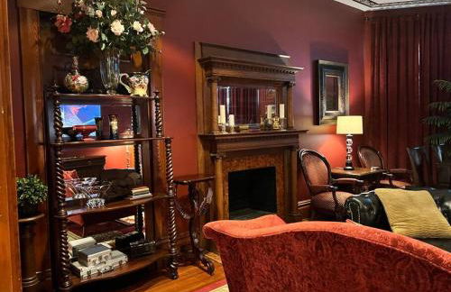 Large Historical Home for Groups Walk to Downtown! - Foto 15