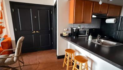 420 Friendly BOHO Loft Downtown KING suite FREE parking - Foto 5, stove