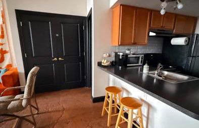 420 Friendly BOHO Loft Downtown KING suite FREE parking - Foto 5