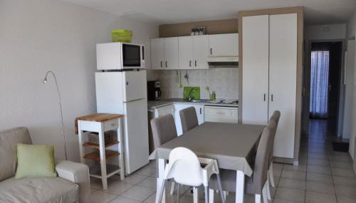 250 lake waterfront holiday apartment with garden - Foto 3