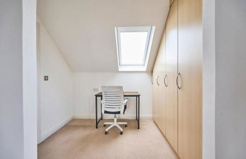 Cherish Stays spacious & amazing 3 Bed House in Hayes & Heathrow - Foto 29