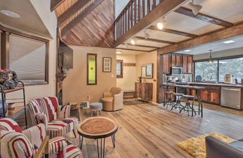 Woodsy Twin Peaks Getaway with Hot Tub and Views! - Foto 1