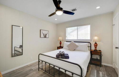 Highland Village - 4BR w Backyard Pool Oasis - Foto 29