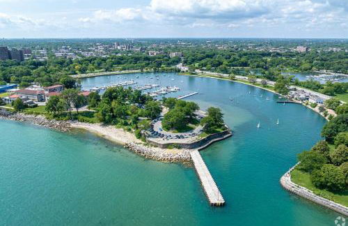 The Chic Urban Oasis Near the Lake! - Foto 18