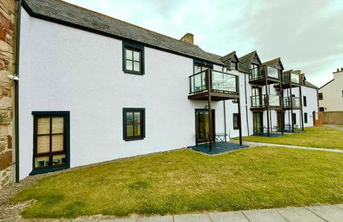 Dolphin Bay Suites - Photo 2