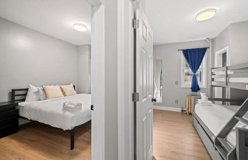 Spacious Luxe Stay Sleeps 16 20 Min to NYC - Foto 13