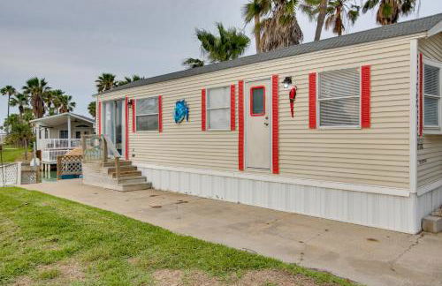 Furnished Deck Waterfront Port Isabel Cottage! - Foto 25