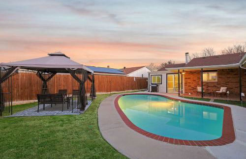 Charming 3Bd 2Ba Home with Private Pool - Foto 32