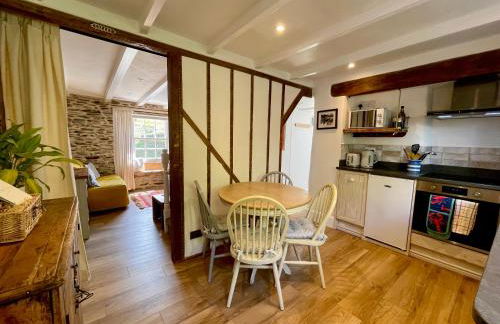 Unique Retreat - 2 bedroom cliff top cottage with large terrace - Photo 5