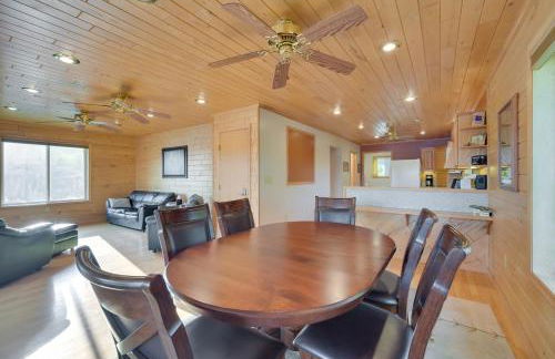 Lakefront Birchwood House with Deck and Fire Pit! - Foto 7