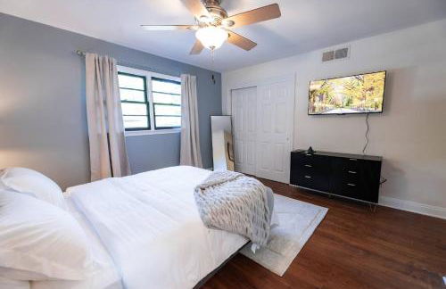 Modern Stay on Green Valley - 2.5 Mi to Downtown - Foto 17