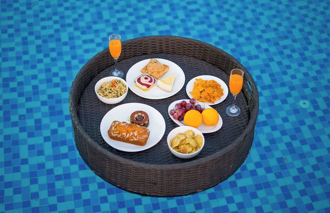 ELIVAAS 5 BHK With Pvt Pool - Zenora - Foto 70