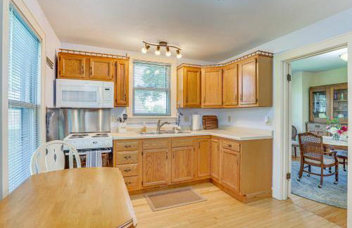 Charming Lake Mills Home Near Rock Lake and Beach - Foto 9