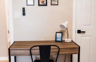 Golden Hour Getaway- Guest Favorite, 2 Min to Beach, Seasonal Pool & Arcade - Foto 38