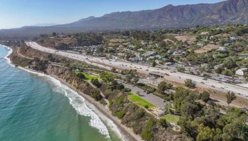 Seaside and Newly Renovated - Photo 4