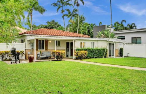 3 min. walk to Wilton Drive, pool and huge yard - Photo 40