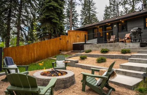 Riverside Luxury Cabin with Hot Tub, Fire Pit, Patio, by Forest & Peak Retreats - Foto 32