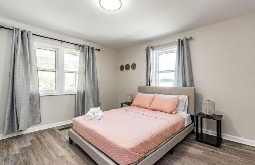 Renovated house close to Dtown Durham w king bed - Photo 20