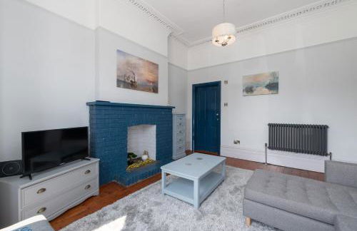 Bifolds, enclosed garden. Southport character home - Foto 8