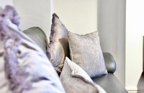 Large 6 Bed House, Long Term Stay Savings, Contractors, Professionals, Big Groups, Free Parking! - Foto 16