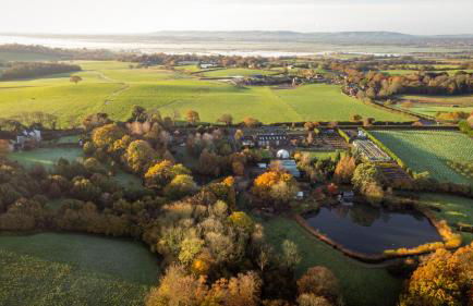 Cosy Mirrored House next to a Magical Swimming Lake - Foto 46