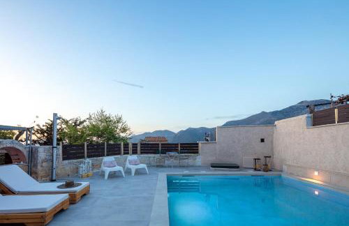 Captain's Hyatt - Photo 1