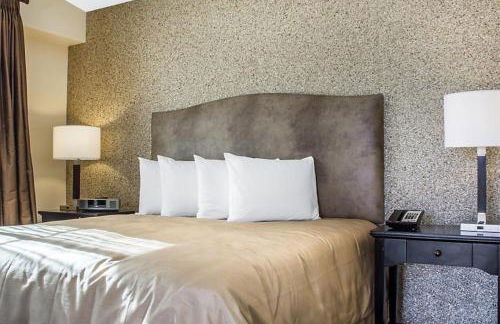 Beautiful Studio Apt in a great resort setting with fountains, courtyards, and pool with bar - Foto 4