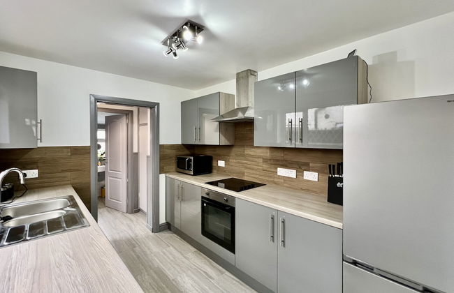 Bramhall House - Photo 11