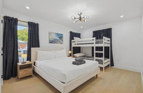 3-BD 3-BA Bungalow ft Backyard w Deck & Firepit - Foto 27