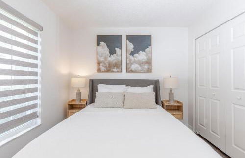 Modern 3BR Villa with Heated Pool & BBQ 14mi to Disney - Photo 20