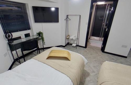 Stylish Modern Studio Near MediaCityUK & Manchester Centre - Free Parking - Sleeps 2 Enjoy - Foto 2