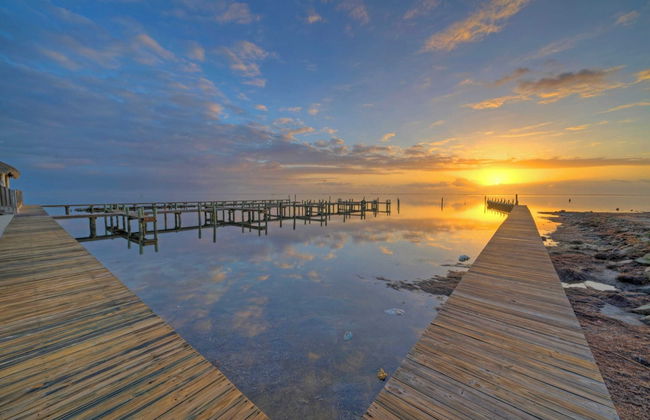 Bay Haven w/ Shared Boat Dock & Waterfront Pool Big Trout by Avantstay - Foto 32