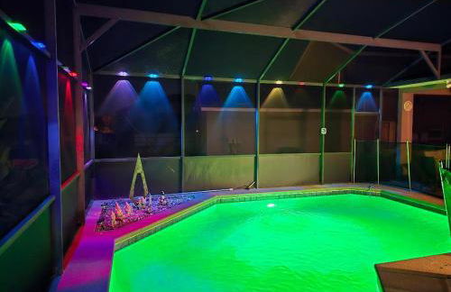 Orlando Disney 5BR Vacation Home, 2 Suites, Private Pool & Spa - Foto 27