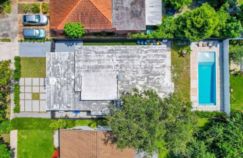 Contemporary Family Oasis Pool and Comfort - Foto 15